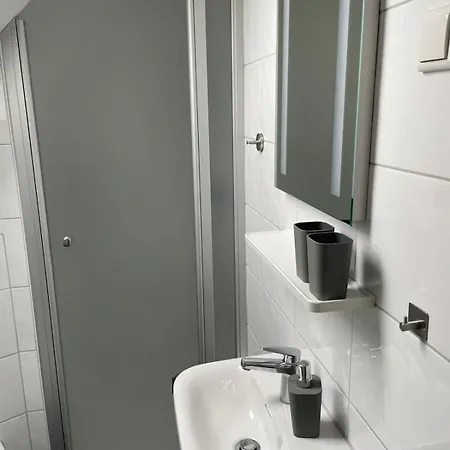 Unterkunft Mit Kueche Und Bad Zur Eigennutzung -schuster Homes- Apartment *