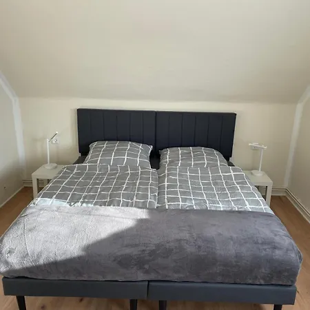Apartment Unterkunft Mit Kueche Und Bad Zur Eigennutzung -schuster Homes- *