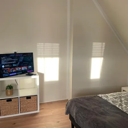 Unterkunft Mit Kueche Und Bad Zur Eigennutzung -schuster Homes- Apartment